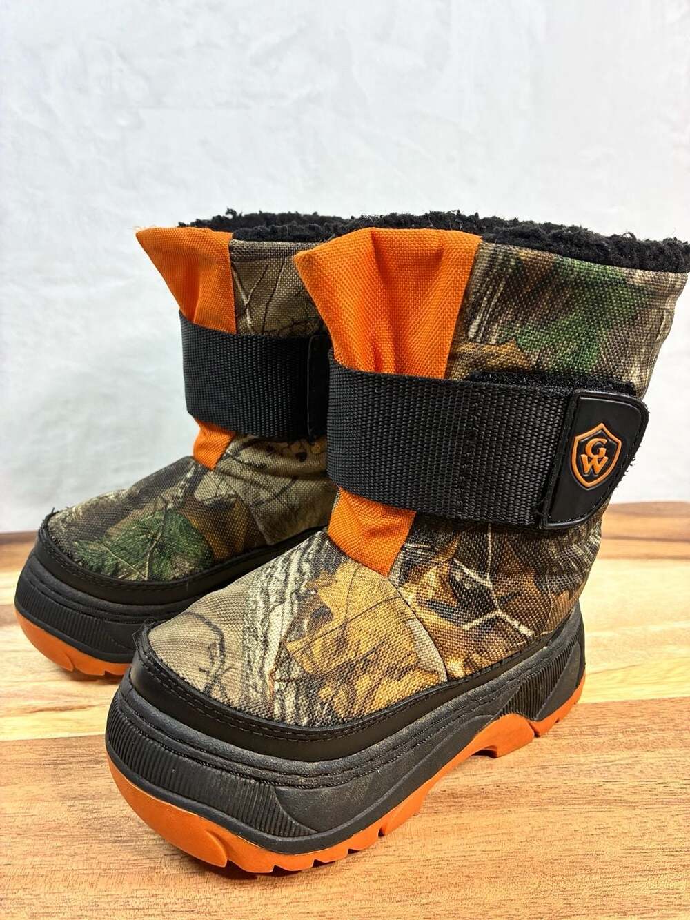 Game Winner Camo Winter Boots Orange Black Fleece Lined kids size 8